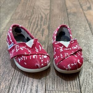 Toms Kids Red Script Print Hook-and-Loop Canvas Shoe